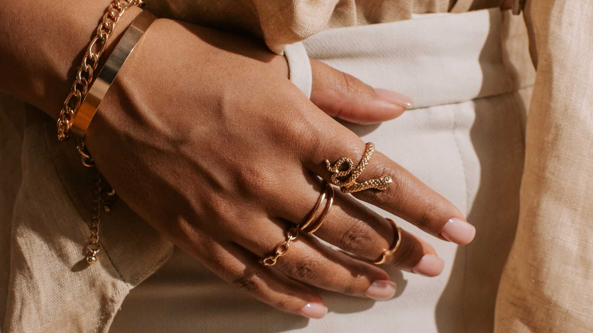 Les meilleures façons de combiner bijoux et vêtements pour un look parfait
